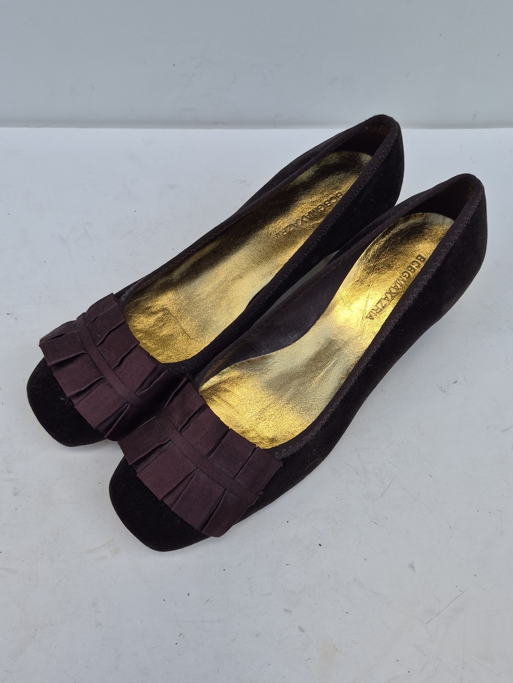 Elegant BCBGMaxAzria Dark Brown Velvet Low Heeled w/ Pleated Toe - 7.5